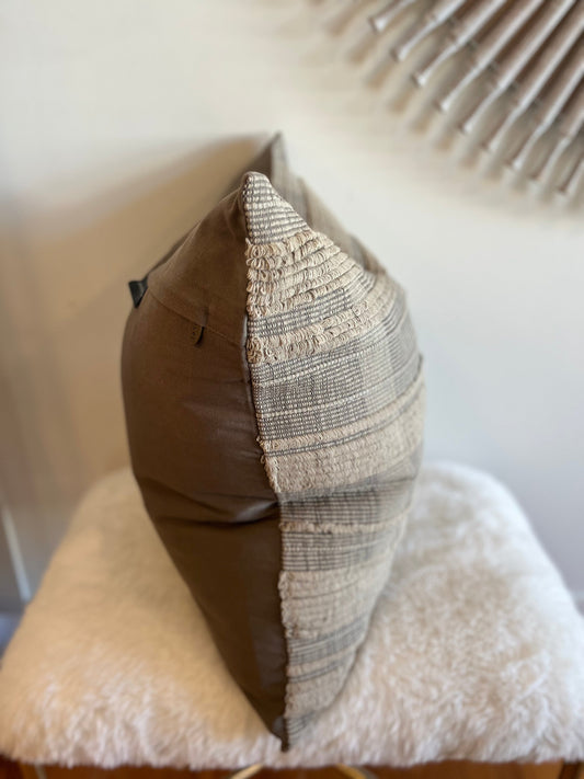 Coussin à rayures en fil