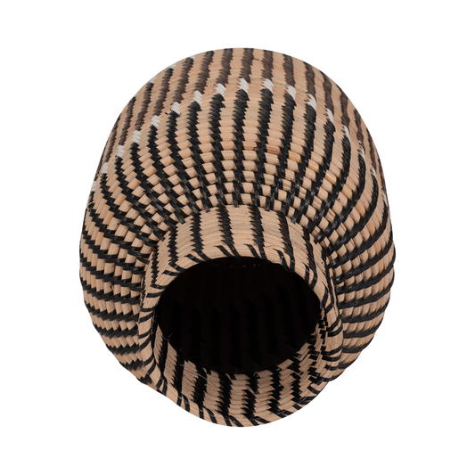 Vase en rotin tressé