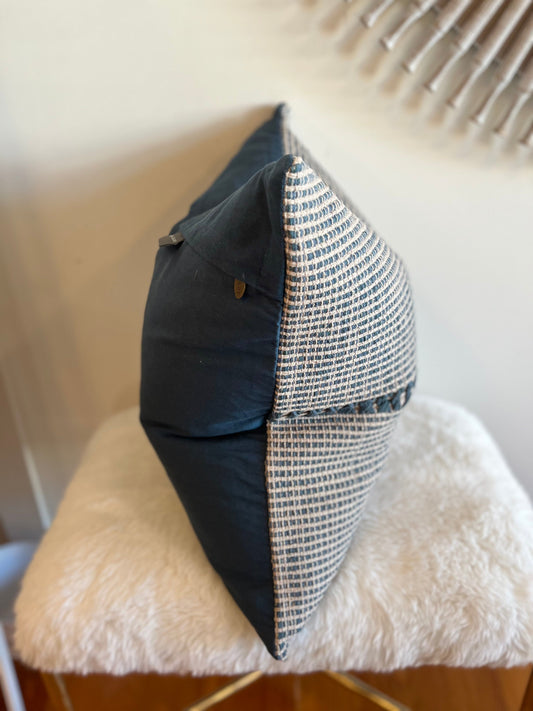 Coussin à rayures tissées texturées