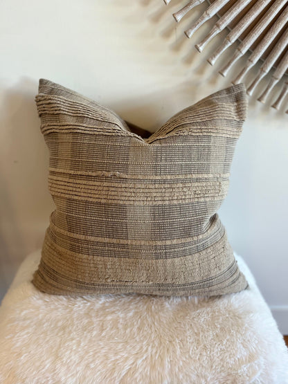 Coussin à rayures en fil