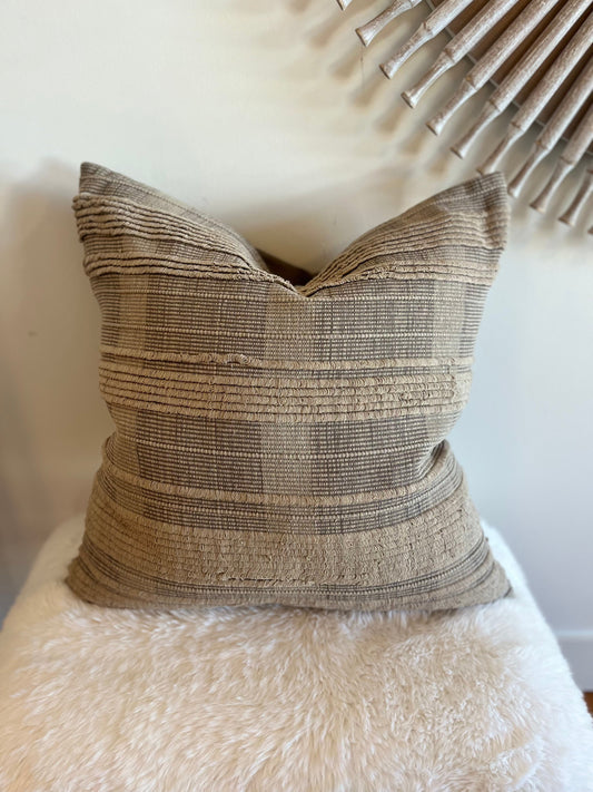 Coussin à rayures en fil