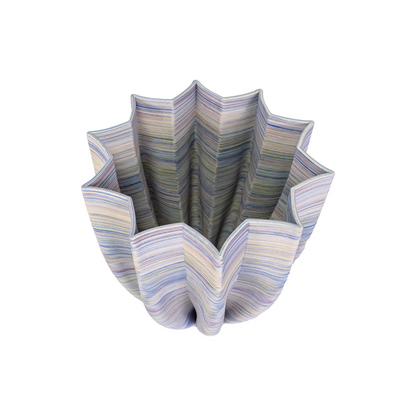 Vase en porcelaine ondulé